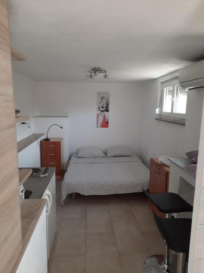 Soba Sanja Apartment Пула Екстериор снимка
