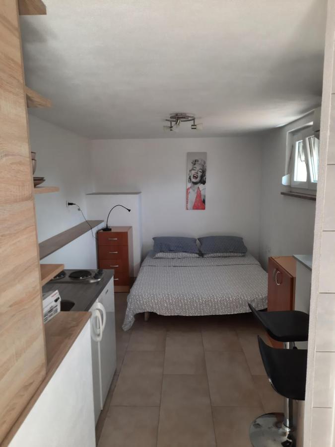 Soba Sanja Apartment Пула Екстериор снимка